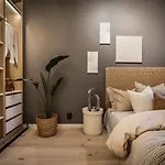 Апартаменты Exclusive 2br In Renovated