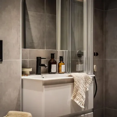 Exclusive 2br In Renovated *